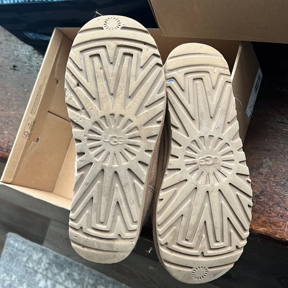 Limited Edition UGG TANIA Sheepskin Chestnut Women's Boots Size US 7 Slip On - Picture 3 of 3